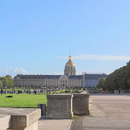 Eiffel Tower Royal Apartment Paris